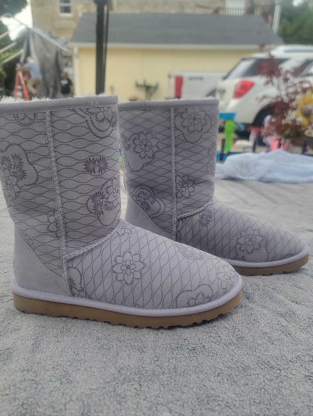UGG Australia Lavender Floral Sheepskin Classic Short Boots Women’s 6 EU 37